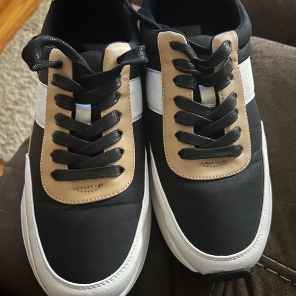 Dolce Vita Breela Sneakers - Picture 2 of 8